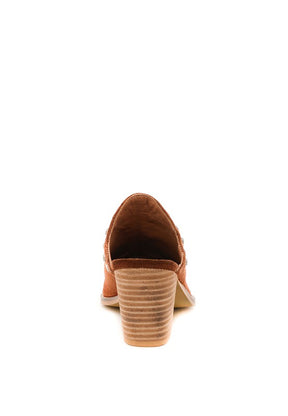 Rear view of tan Leslie stacked heel mules