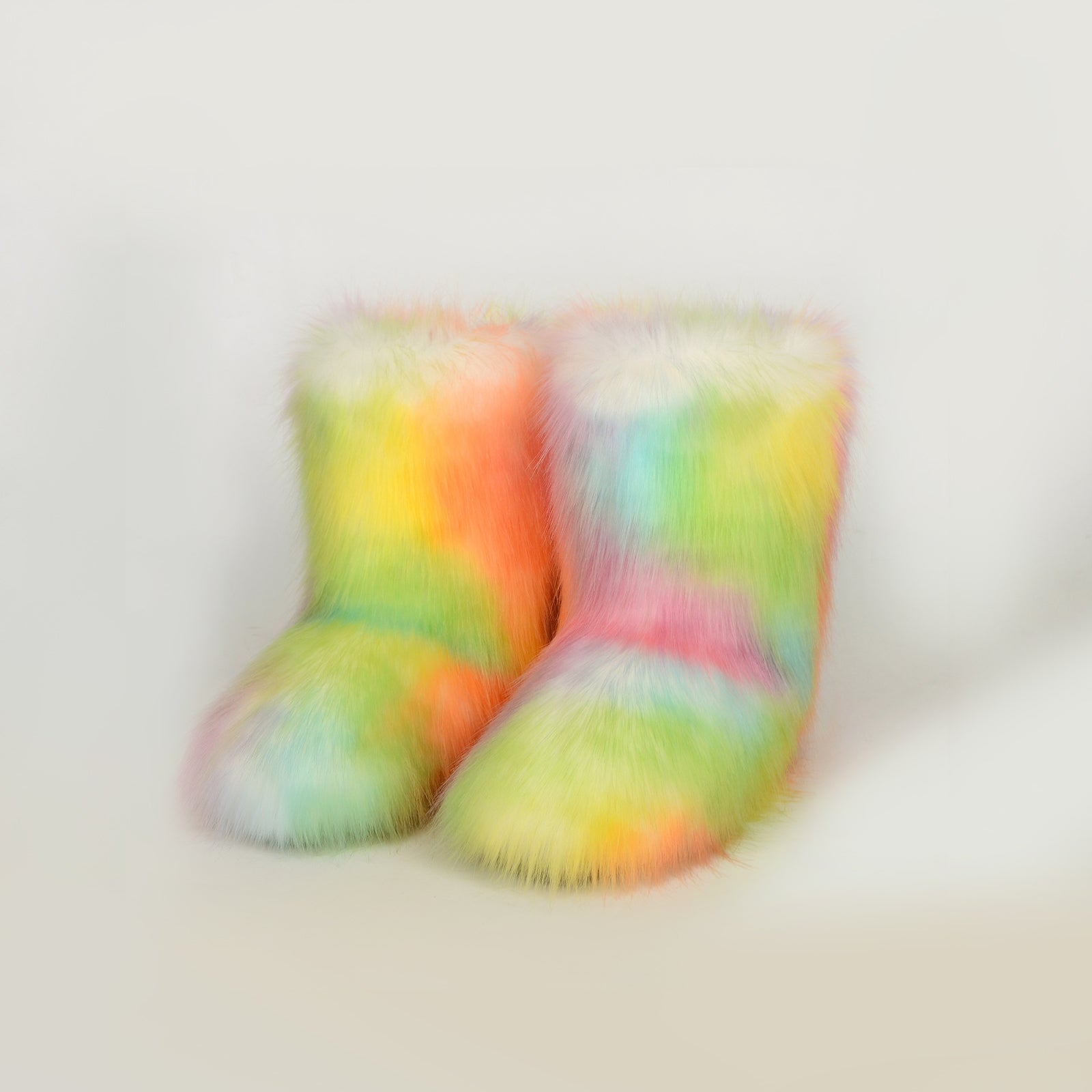 Multi-color thermal fuzzy platform boots