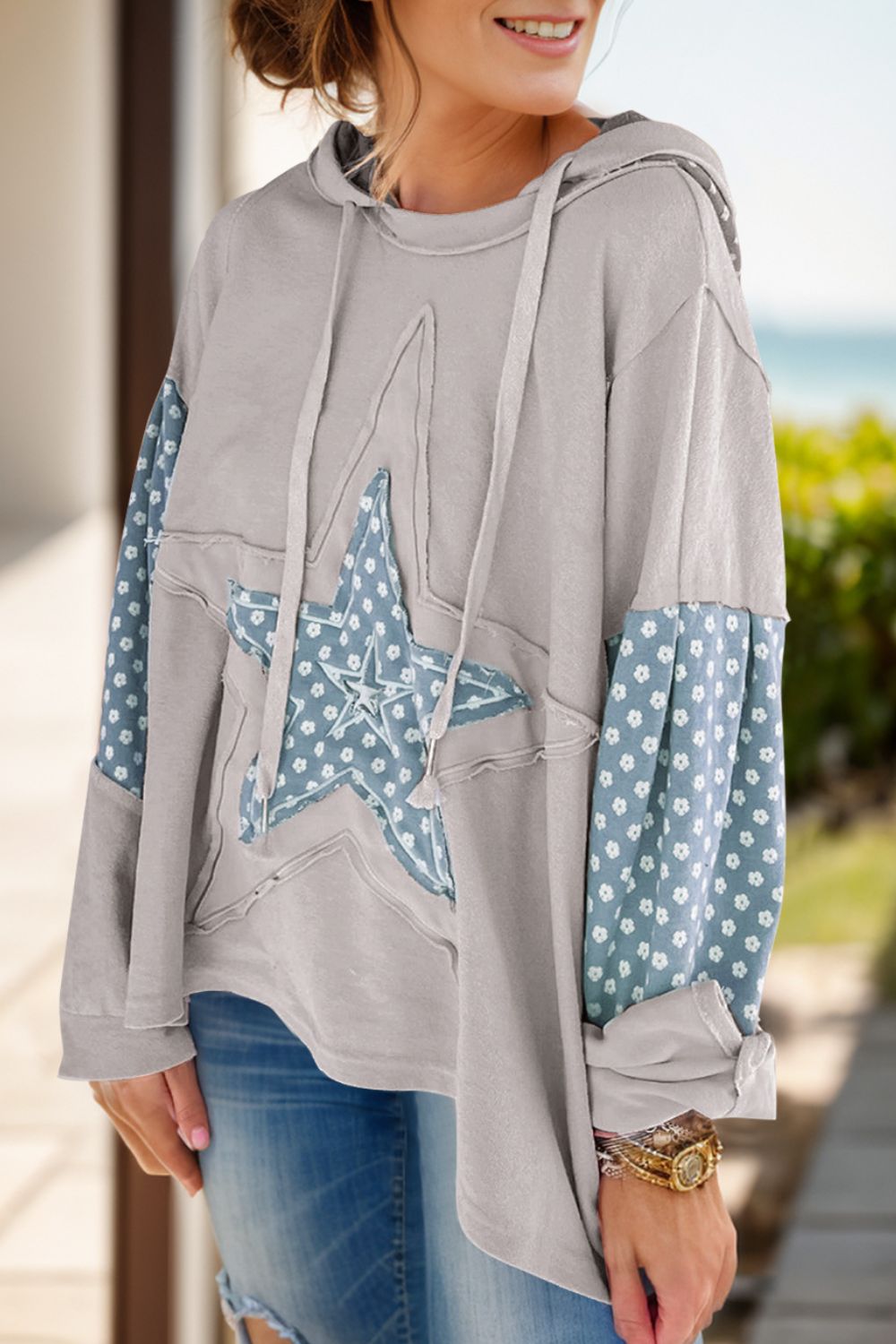 Gray star hoodie with drawstring and long sleeves