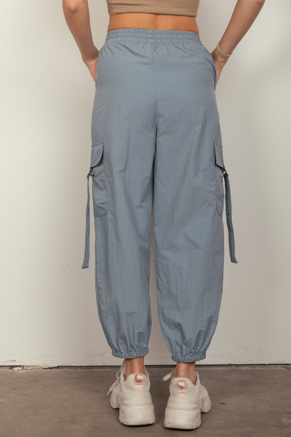 Back view of VERY J elastic waist woven cargo pants