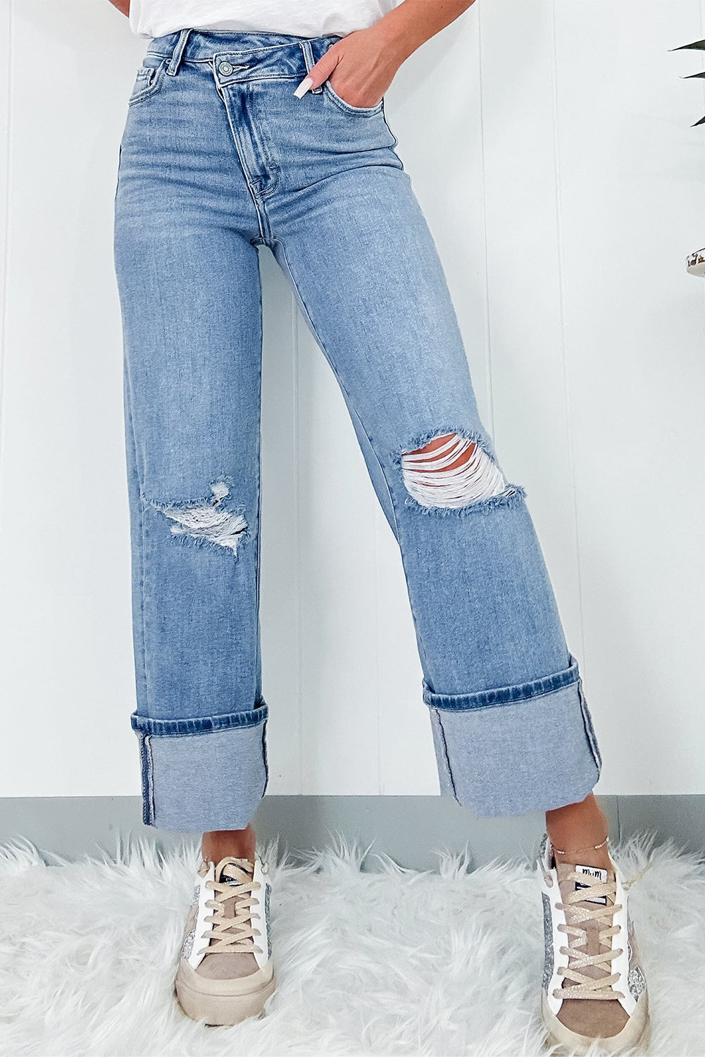 Distressed straight jeans with pockets, front view