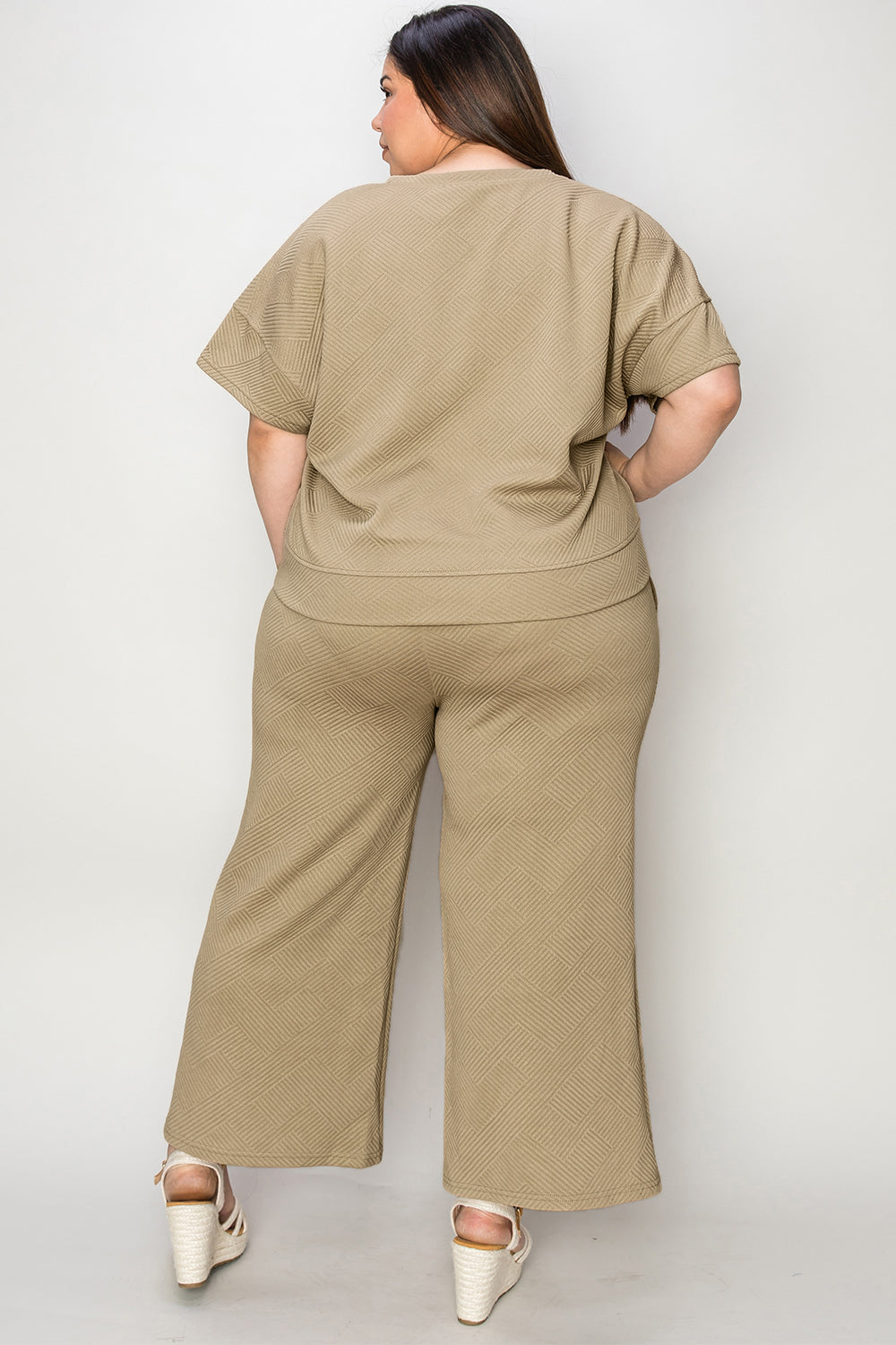 Plus size camel texture top and pants set, back view