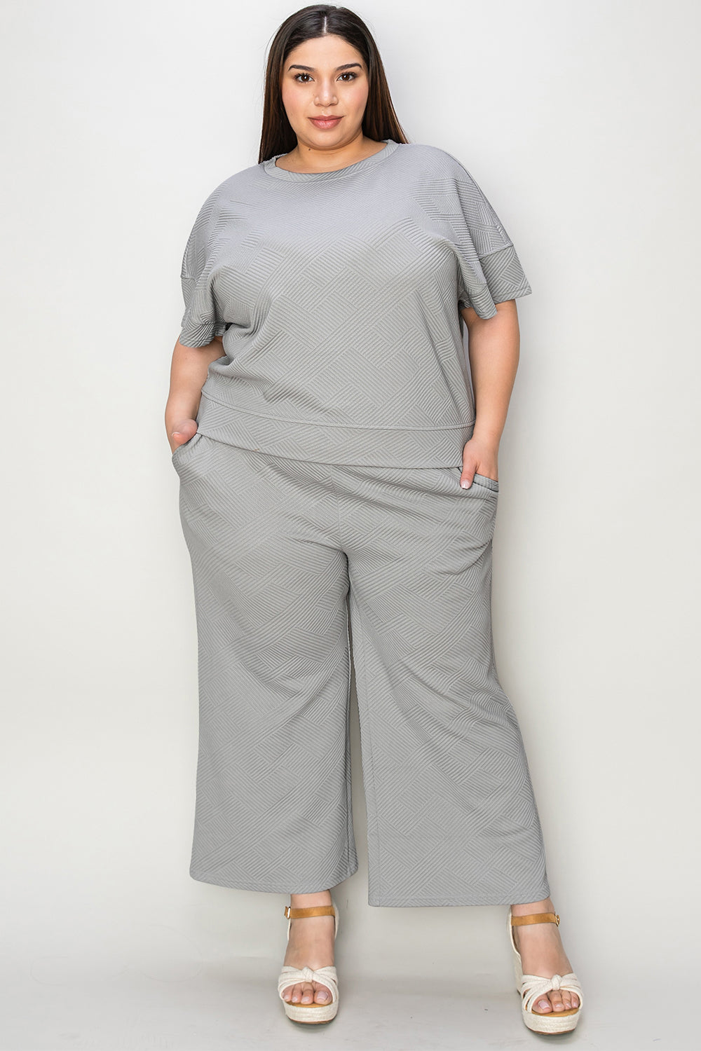 Plus size cloudy blue texture top and pants set, front view