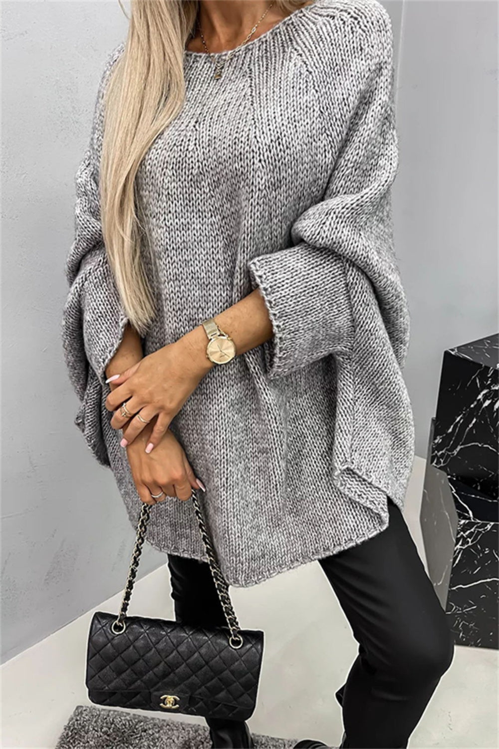 Gray round neck batwing sleeve sweater, cozy and fashionable.