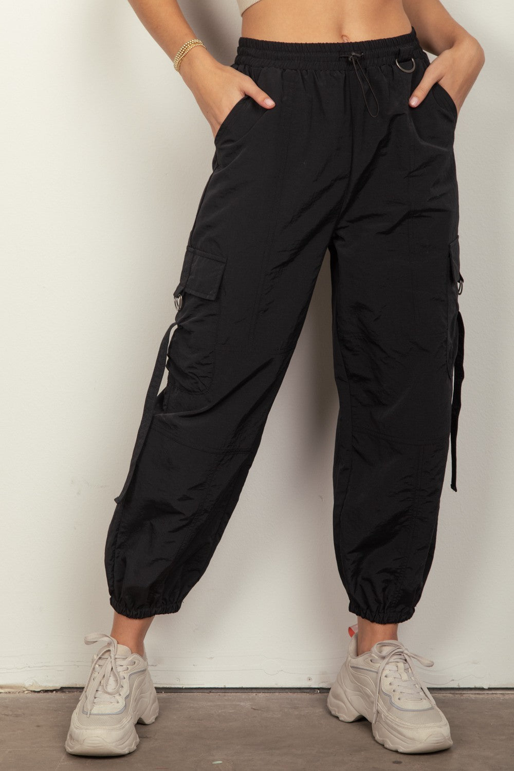 Black elastic waist woven cargo pants with side pockets