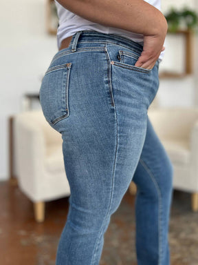 a woman in a white shirt and blue jeans